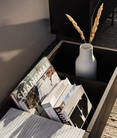 kaboompics_book-on-marble-shelf-16581 kaboompics_book-on-marble-shelf-16581