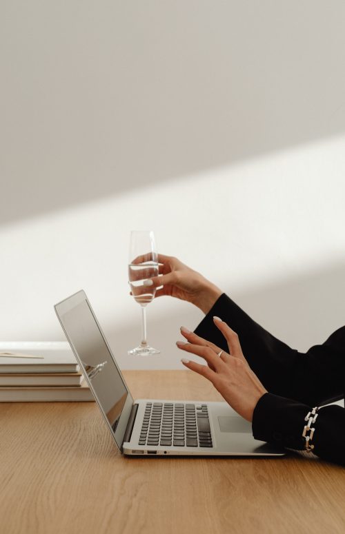 kaboompics_dark-classy-aesthetic-fashion-beautiful-asian-female-entrepreneur-in-black-suit-technology-and-devices-iphone-laptop-airpods-30051